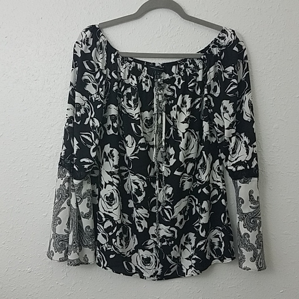 𝅺white house black Market small blouse floral